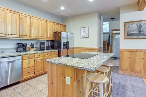 Kitchen | Cooking Basics | Drip & Keurig Coffee Maker | Main Floor