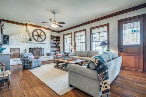 Boerne Vacation Rental | 4BR | 2BA | 2,500 Sq Ft | Stairs to Enter