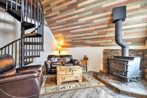 Cripple Creek Vacation Rental | 1BR | 1BA | 800 Sq Ft | Stairs Required