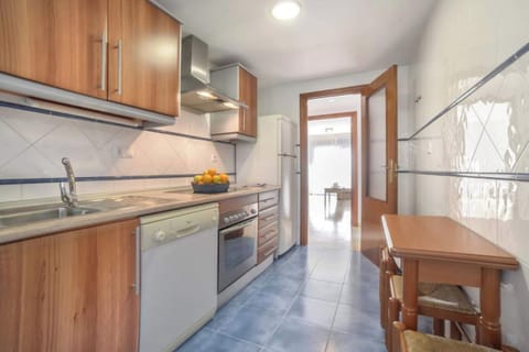 We are pleased to present you our beautiful holiday apartment with communal pool in Calpe, Costa Blanca. This apartment sleeps 4 people and has two bedrooms and two bathrooms.Inside the apartment, you will find a spacious living-dining room with TDT/SAT TV, air conditioning and access to the terrace. The kitchen is independent and fully equipped with a ceramic hob and dishwasher. The two bedrooms have a double bed each and also have air conditioning. One of the bedrooms has an en-suite bathroom with a bathtub. In addition, there is another bathroom with a shower.Outside, the apartment offers a pleasant area with a communal pool, Roman steps and outdoor shower, perfect for cooling off on hot summer days. There is also a tennis court available to guests, as well as a parking space for one vehicle.The location of the apartment is privileged, since it is close to the sea and all services. The nearest rock cove is just 750 meters away, and the restaurants and center of Calpe are 900 meters away. Furthermore, the nearest supermarket is just 350 meters from the apartment.Importantly, we offer free WiFi so you can stay connected during your stay. In addition, pets up to 12 kg are allowed with an additional fee.We hope you enjoy your stay in our beautiful holiday apartment with communal pool in Calpe. If you have any additional questions or need more information, do not hesitate to contact us.