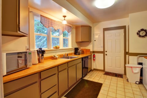 Kitchen - kitchen complete with dishwasher, refrigerator, coffee maker, microwave, and washer and dryer.
