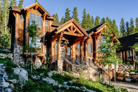 Welcome to Bridger's Cache Ski Lodge