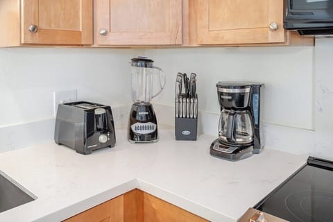 Kitchen Appliances - Kahala 913