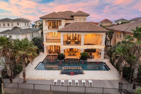 5 O'Clock Somewhere - Crystal Beach - Back Exterior