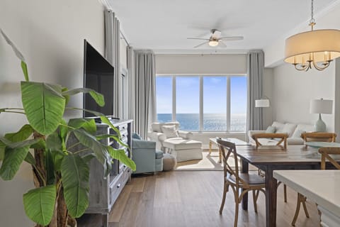Welcome to Regency Isle Penthouse 1106!