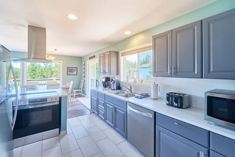 Doubles bowled sink and dishwasher makes doing dishes a breeze.