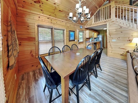 Dining Area - Seating for 8