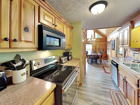 Fully Equipped Kitchen with Stainless Steel Appliances