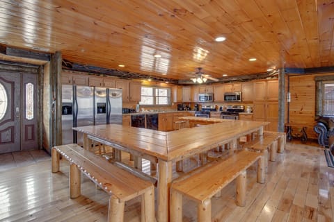 Kitchen - 'U' Shape Table with Benches