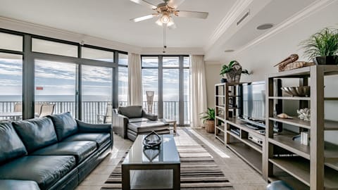 Phoenix West 706 Living Room