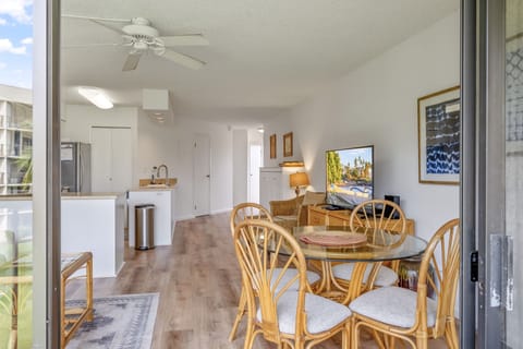 From lanai looking back in to B304.