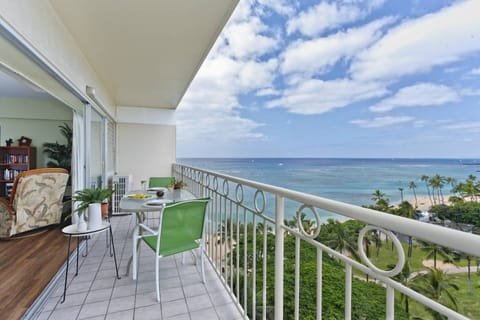 Large Balcony/Lanai!