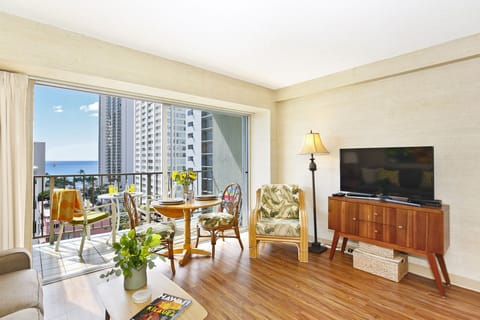 Ocean View - 46" Flat Screen TV!