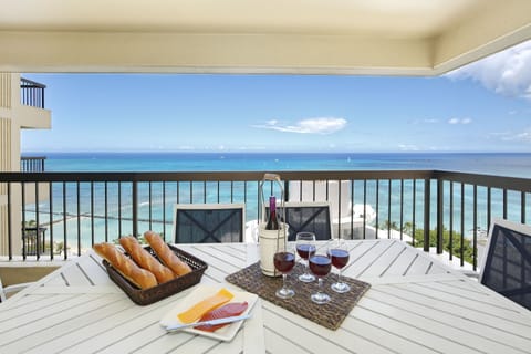 Enjoy the Beautiful Full Ocean Views!