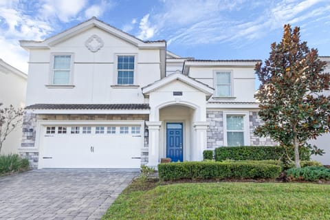 8942-titanium-way--davenport--fl-33896---01.jpg