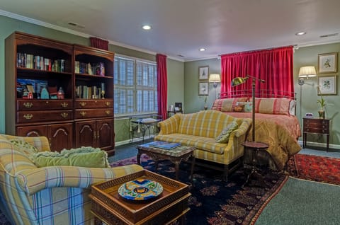 Kingsize bed and duel sofas 