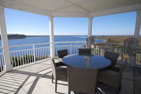 This top floor, corner unit has the best view in Steinhatchee by far!