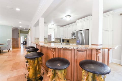 Castle by the Sea - 2nd Floor Breakfast Bar and Kitchen