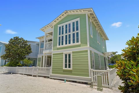 WELCOME TO WAVE THE WHEAT IN SEASIDE, FL! BEACHSIDE!