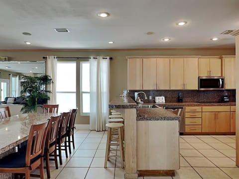 Breakfast Bar, First Floor