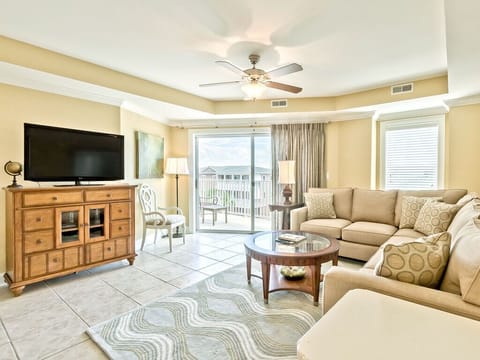 Gull Reef 635 Living area with Sleeper Sofa and Large Flat Screen TV