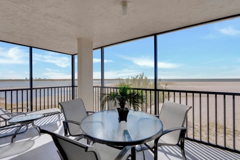 Welcome to Carlos Pointe 211 