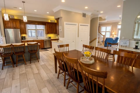 Main Level | Dining | Kitchen