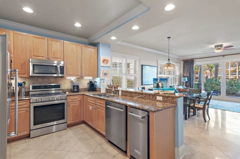 Kitchen - Plenty of cooking space!