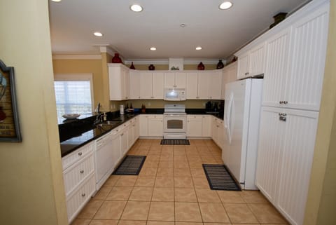 Well appointed, spacious kitchen 