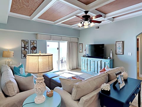 Welcome to Sans Souci #707 - Just Beachy