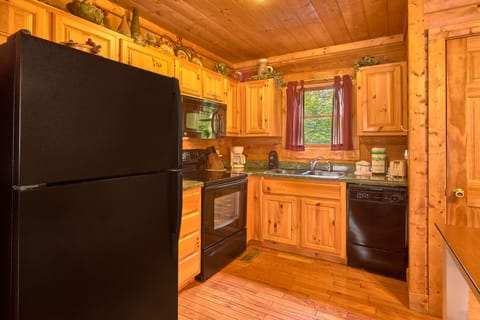 Full Kitchen - Kitchen