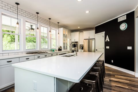Kitchen Island - Seating for 6 along the extra large island.