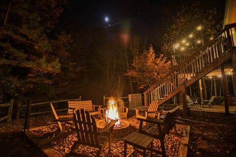 And outdoor firepit area - perfect for relaxing...and roasting marshmallows!