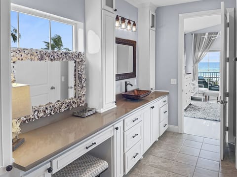 3rd Floor | King Bathroom