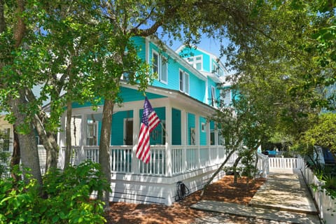 WELCOME TO SALTY DOGS IN SEASIDE, FL. JUST RENOVATED!
