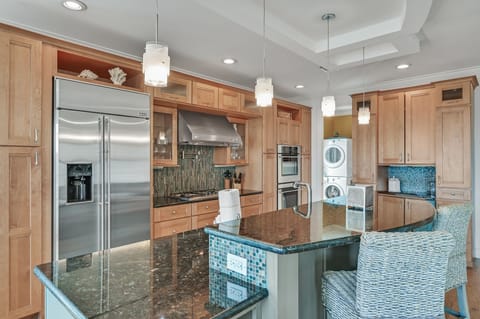 All Inn - Seagrove Beach - Second Floor - Kitchen Bar Area