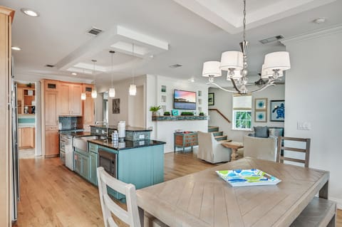 All Inn - Seagrove Beach - Second Floor - Dining/Kitchen Area