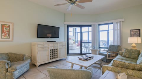 Phoenix VI 106 Living room