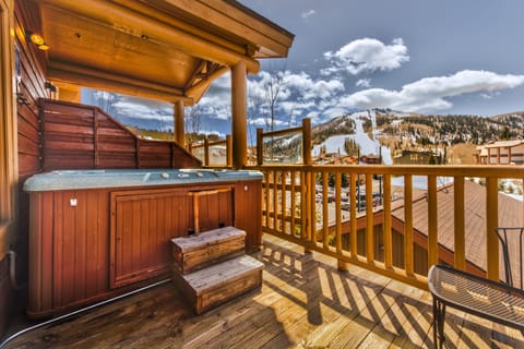 Penthouse Side A Private Hot Tub with Amazing Views of Deer Valley