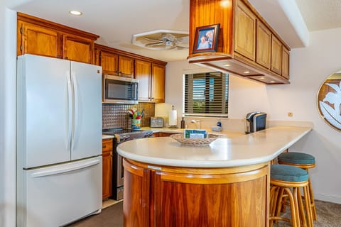 Kitchen features all major appliances