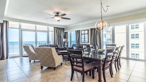 Phoenix Gulf Shores 601 Living room and Dining