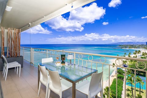 Dazzling panoramic views of the Pacific Ocean