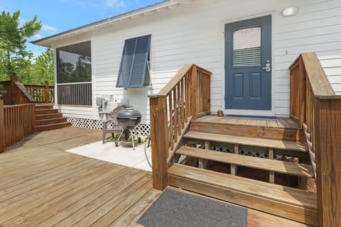 Welcome to Unit 7004 - This spectacular 3 bedroom, 2 bathroom cottage with screened porch and bonus deck can be your new home away from home!