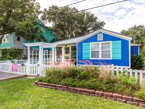 Welcome To Blue Crab Cottage - Private Pool, Prime Location!