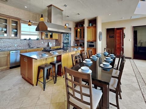 Dining Area - Seating For 8 - First Floor