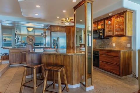 Seating for 2 at the Breakfast Bar