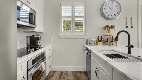 Lazy Days - 2nd Floor Kitchen