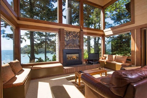 A wall of windows w/ ocean views awaits your arrival!