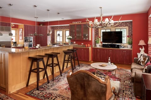 11-20220420LRPhoto_web-11-min