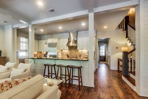 First Floor: Kitchen